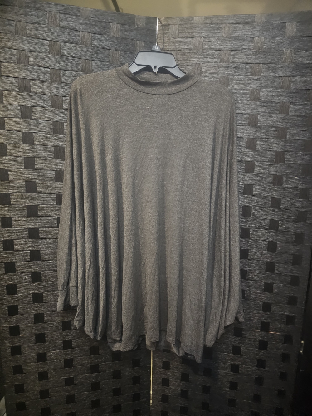 Acting Pro Gray Long-Sleeve Crew Shirt. Size M
